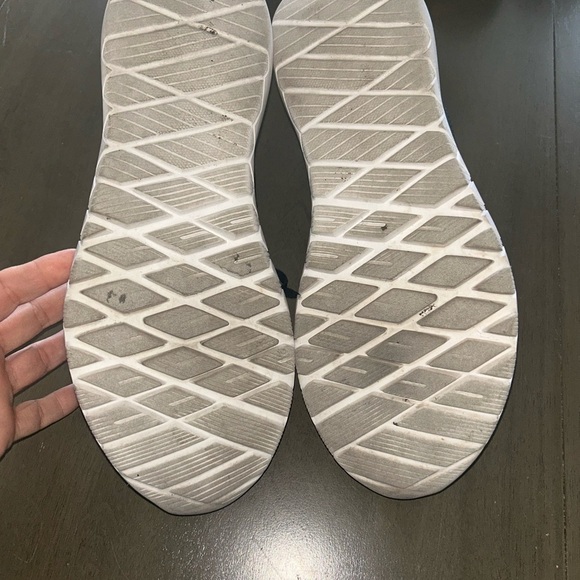 Reebok Men's Black and Red Athletic Sneakers - Picture 7 of 8